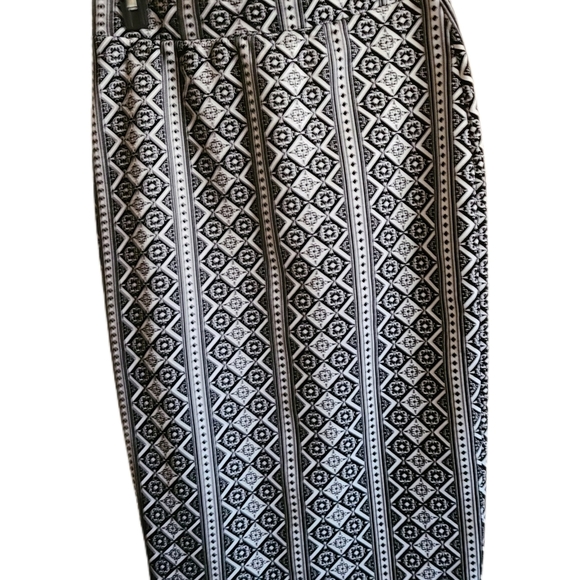 Iris Basic Pattern Pencil Skirt Size Large NWT - Picture 2 of 5